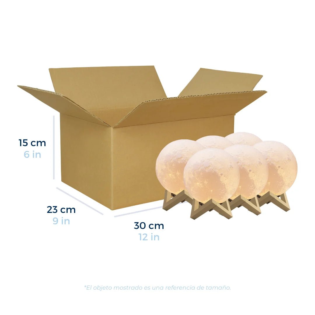 Cajas de Cartón Regulares 30 x 23 x 15 cm. Con un paquete de lámparas decorativas a un lado como referencia de tamaño. Para Paquetes.