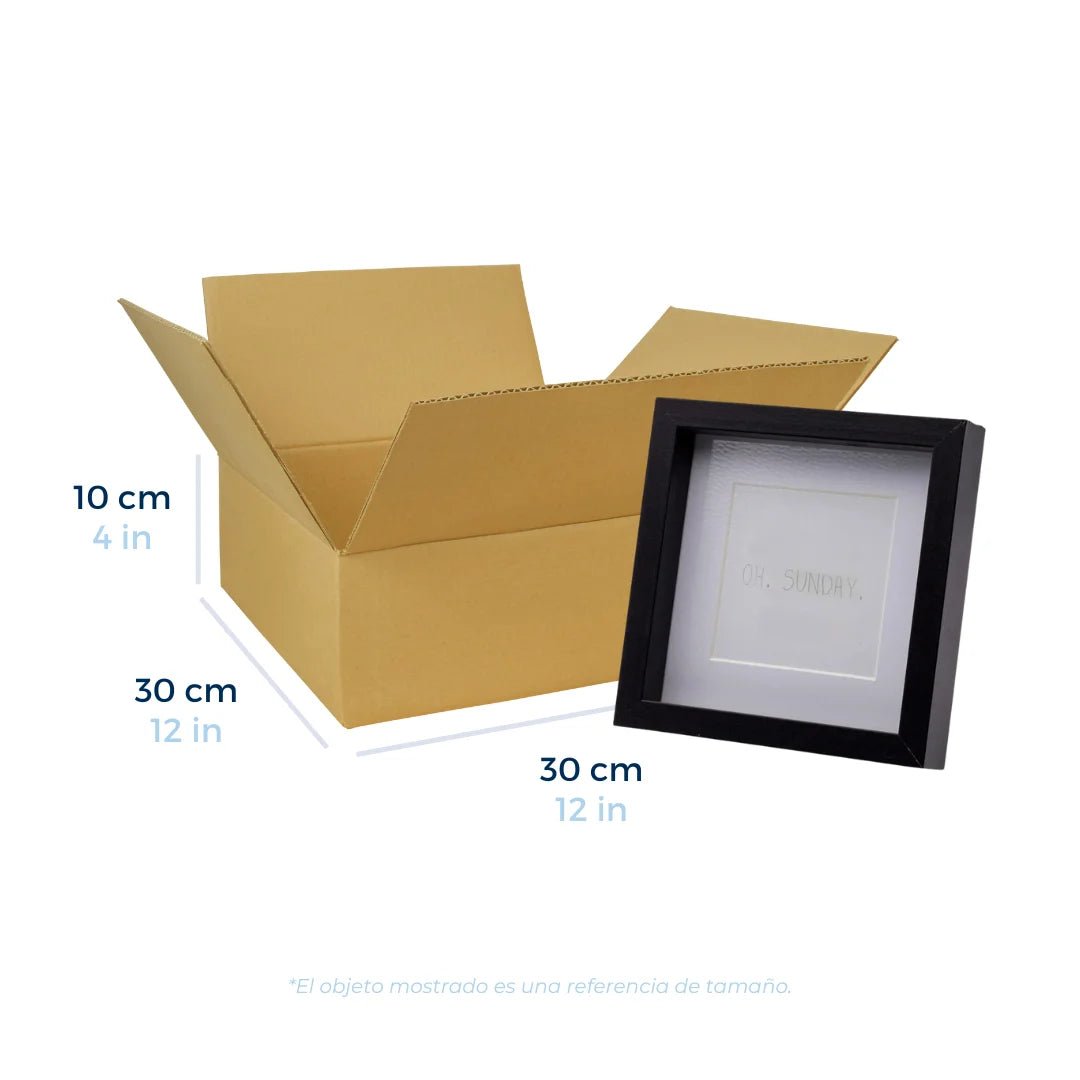 Cajas de Cartón Regulares 30 x 30 x 10 cm. Con un portarretrato cuadrado a un lado como referencia de tamaño. Para Paquetes.