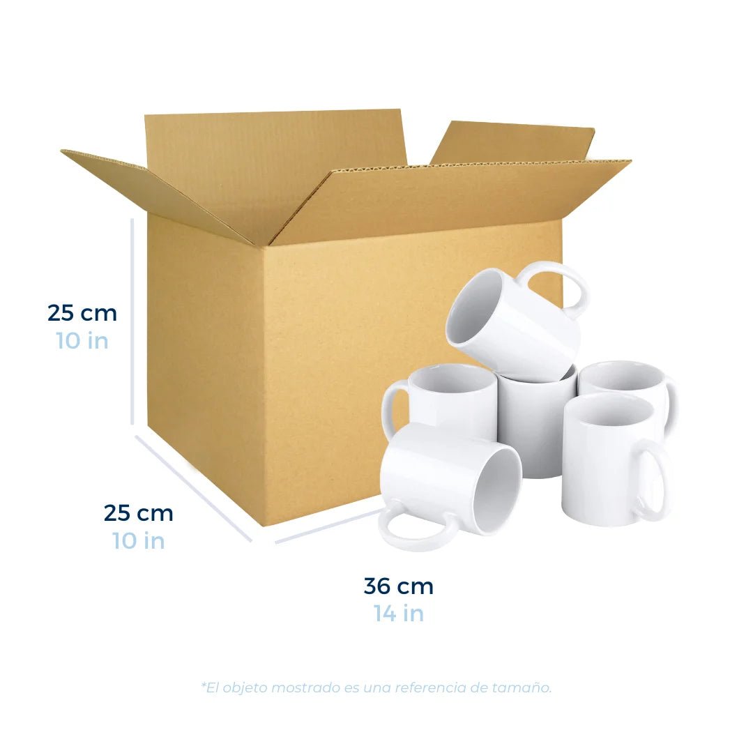 Cajas de Cartón Regulares 36 x 36 x 36 cm. Con unas tazas a un lado como referencia de tamaño. Para Paquetes.