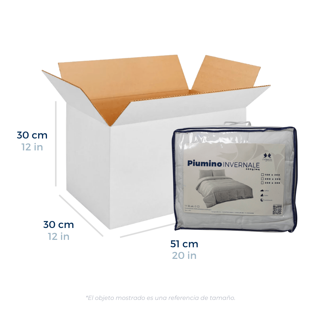 Cajas de Cartón Regulares Blancas 51 x 30 x 30 cm. Con un edredón previamente empacado a un lado como referencia de tamaño. Para Paquetes.