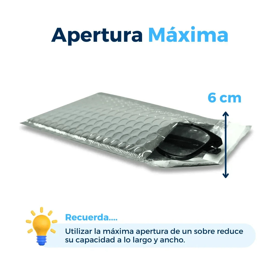 Sobres con Burbuja Plateados #000 10 x 20 cm. Con celular como referencia de tamaño. Para Paquetes.