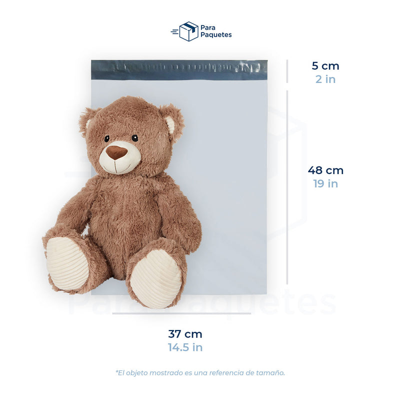 Medida de bolsa para envíos premium, 37 x 48 cm, con oso de peluche como referencia de tamaño.